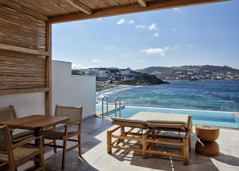 ICONIC POOL SUITE